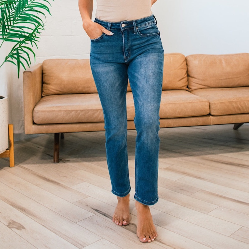 KANCAN KIMMY NON DISTRESSED STRAIGHT JEANS - MEDIUM WASH